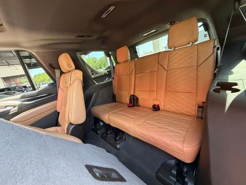 Used 2021 Cadillac Escalade Premium Luxury w/ LPO, Illumination Package AWD/4WD image 34