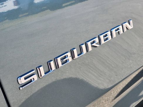 Used 2024 Chevrolet Suburban LT RWD image 12