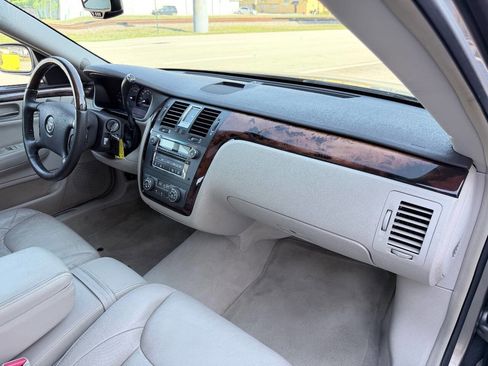Used 2010 Cadillac DTS Luxury image 22