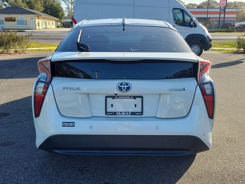 Used 2018 Toyota Prius Four image 5