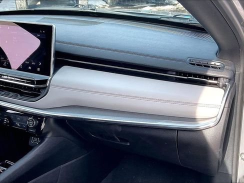 Used 2024 Jeep Compass Limited image 12