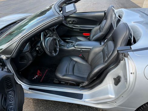 Used 2002 Chevrolet Corvette Convertible w/ Preferred Equipment Group2 RWD image 2
