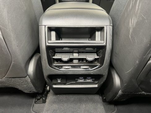 Used 2024 Jeep Grand Cherokee Altitude image 23