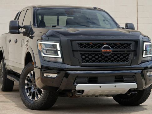 Used 2021 Nissan Titan PRO-4X w/ Pro-4x Convenience Package AWD/4WD image 4
