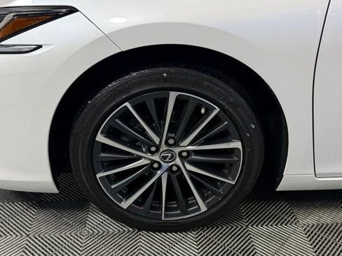 Used 2023 Lexus ES 350 w/ Premium Package FWD image 11