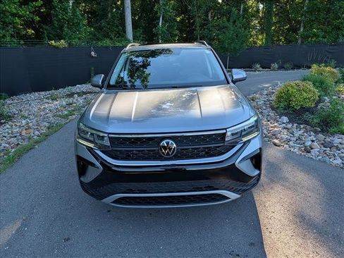 Certified 2023 Volkswagen Taos SE w/ Panoramic Sunroof Package FWD image 8