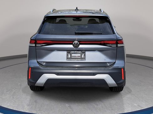 Used 2025 Volkswagen Tiguan SE image 6