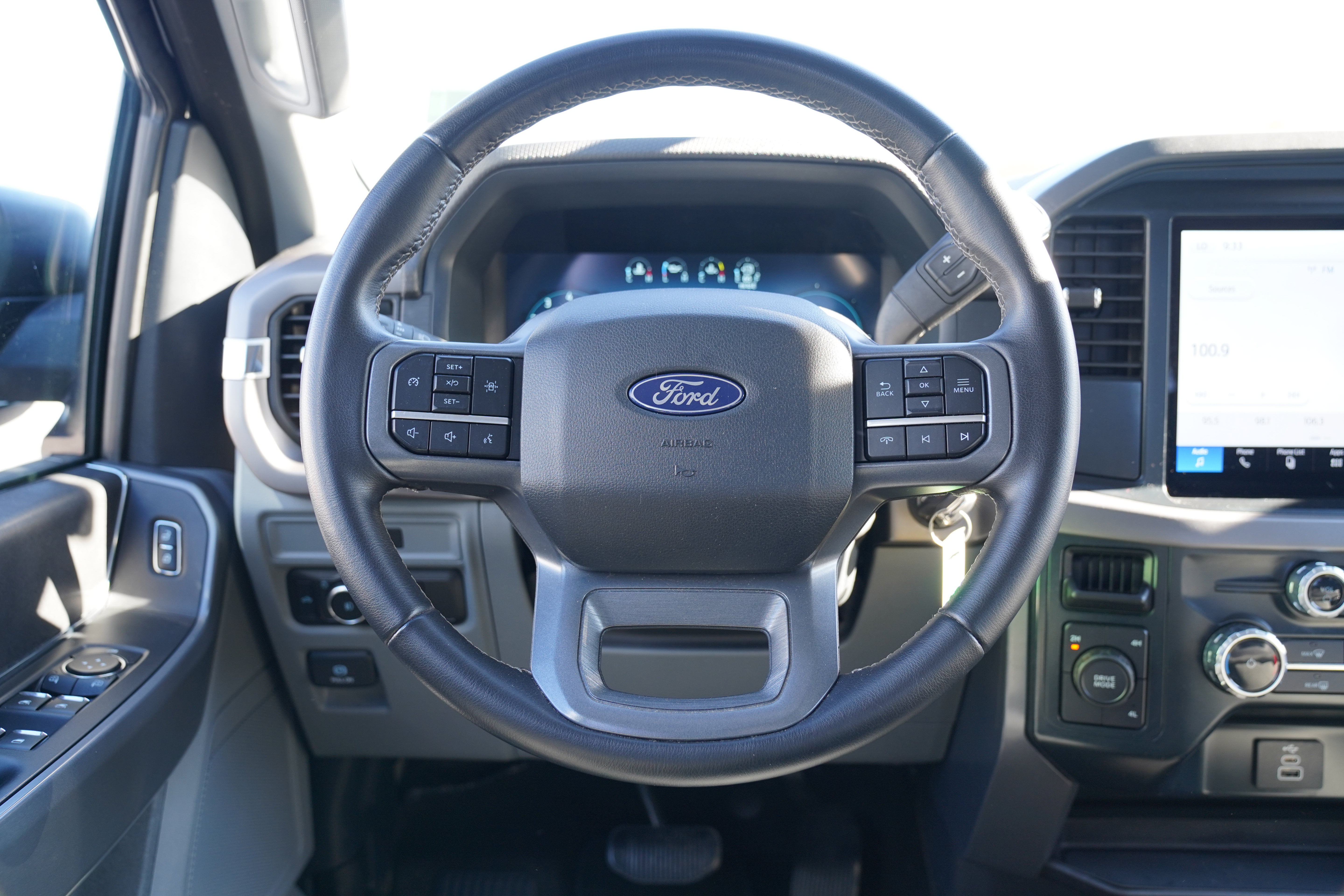 Used 2025 Ford F150 XLT w/ Equipment Group 301A Standard AWD/4WD image 17