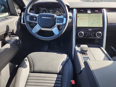Certified 2025 Land Rover Discovery S image 4