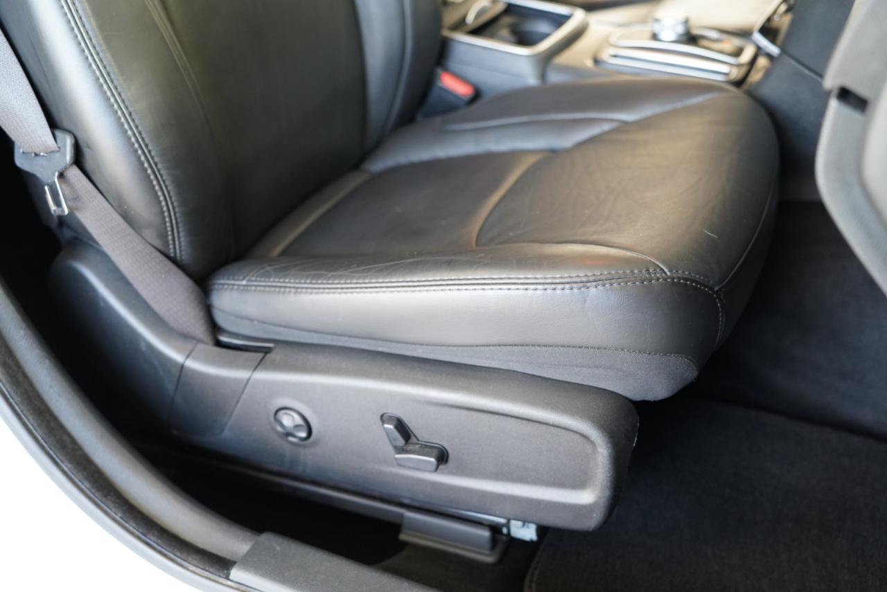 Used 2018 Chrysler 300 Touring L RWD image 30