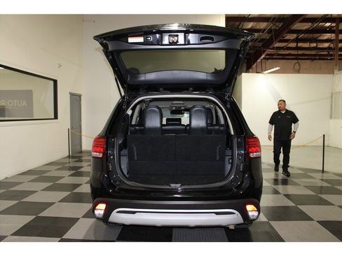 Used 2020 Mitsubishi Outlander ES image 19