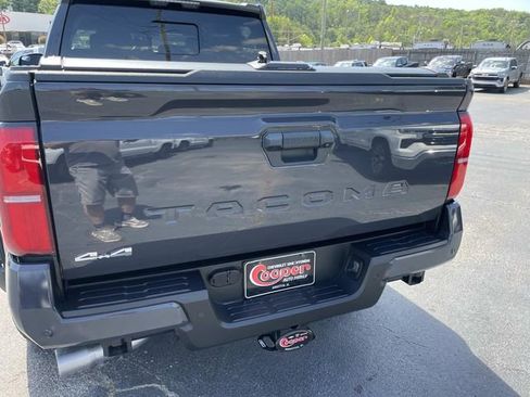 Used 2024 Toyota Tacoma SR5 w/ SR5 Upgrade Package AWD/4WD image 4