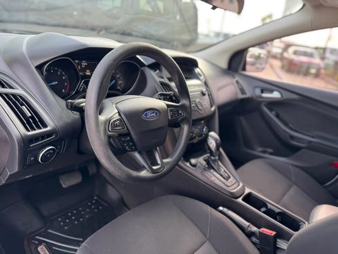 Used 2018 Ford Focus SE FWD image 18