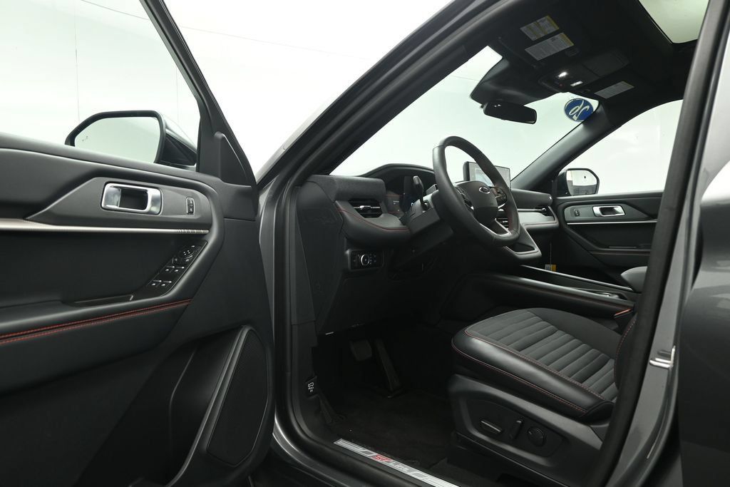Certified 2026 Ford Explorer ST-Line AWD/4WD image 7