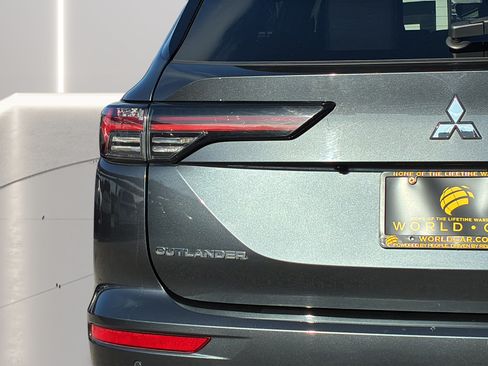 Used 2025 Mitsubishi Outlander SE FWD image 31