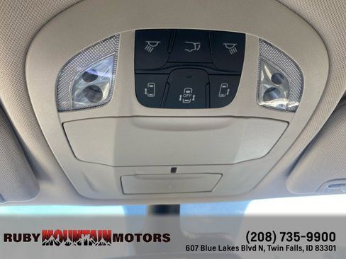 Used 2023 Chrysler Pacifica Touring-L image 22