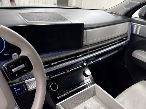 Used 2025 Hyundai Santa Fe Limited image 9