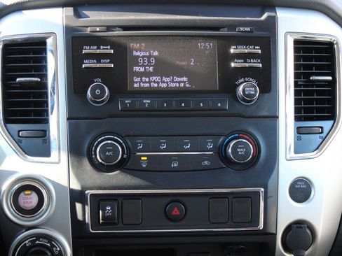 Used 2017 Nissan Titan SV image 10