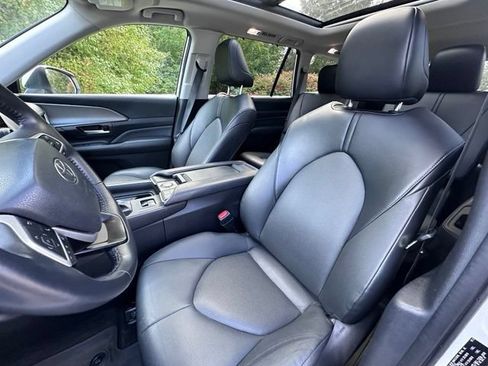 Used 2024 Toyota Grand Highlander AWD Hybrid image 12
