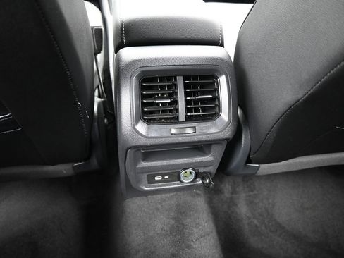 Used 2023 Volkswagen Tiguan SE image 36