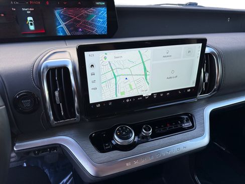 Certified 2025 Ford Expedition Max Platinum image 12