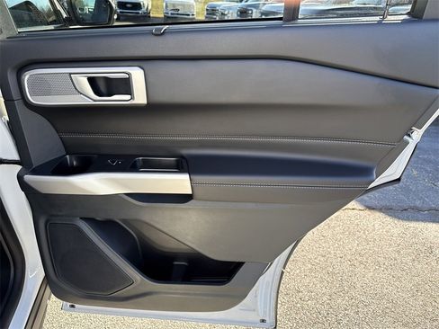 Used 2024 Ford Explorer Limited w/ Equipment Group 301A image 16