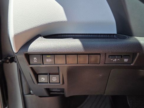 Used 2025 Toyota Sienna LE FWD image 27