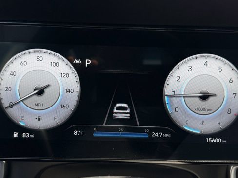 Used 2023 Hyundai Elantra Limited w/ Preferred Accessory Package FWD image 10