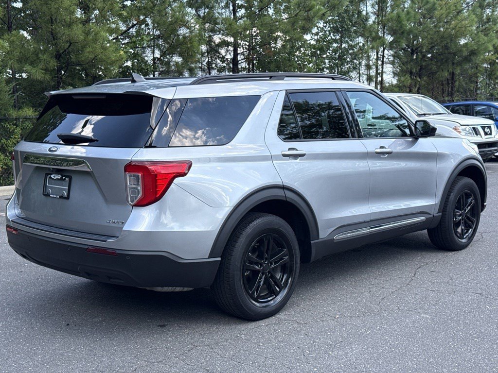 Used 2023 Ford Explorer XLT AWD/4WD image 7