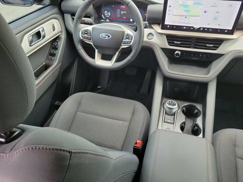 Used 2026 Ford Explorer Active RWD image 9