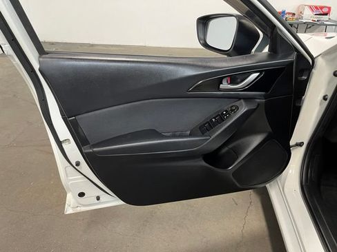 Used 2014 MAZDA MAZDA3 i Sport FWD image 24