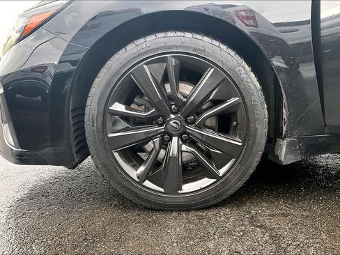 Used 2023 Nissan Maxima SL FWD image 2