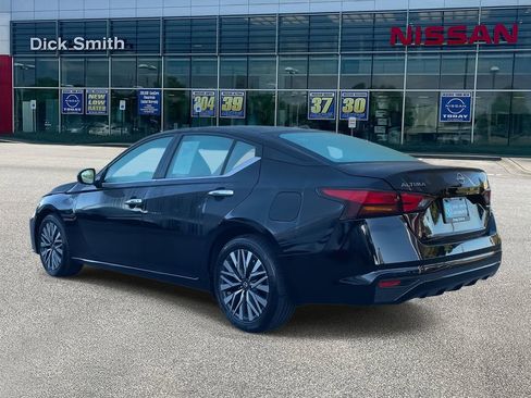 Used 2024 Nissan Altima 2.5 SV image 4