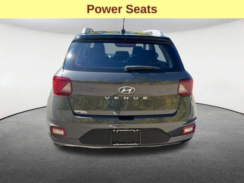 Used 2024 Hyundai Venue Limited image 10