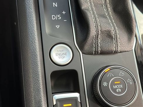 Used 2022 Volkswagen Atlas Cross Sport SEL Premium R-Line AWD/4WD image 26