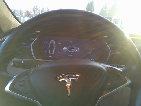 Used 2015 Tesla Model S 85 RWD image 14