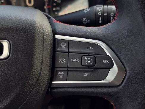 Used 2025 Jeep Compass Trailhawk AWD/4WD image 18