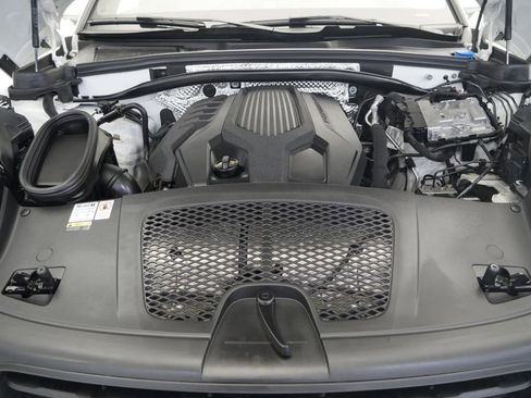 Certified 2022 Porsche Macan image 12