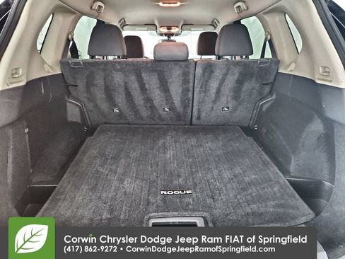 Used 2025 Nissan Rogue SV FWD image 29