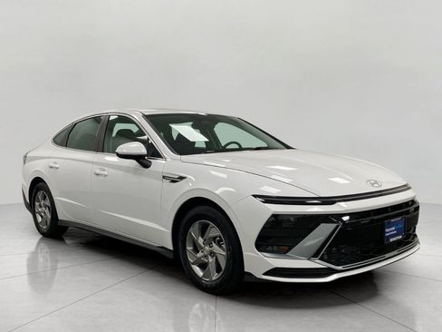 Certified 2025 Hyundai Sonata SE FWD image 1