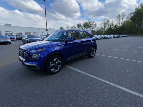 Used 2023 Hyundai Venue SEL FWD image 7