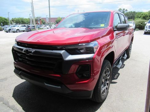 Used 2024 Chevrolet Colorado LT w/ LT Convenience Package III AWD/4WD image 2