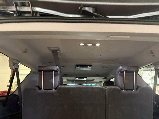 Used 2018 Chevrolet Suburban Premier AWD/4WD image 31