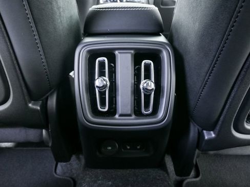 Certified 2025 Volvo XC40 B5 Plus image 21