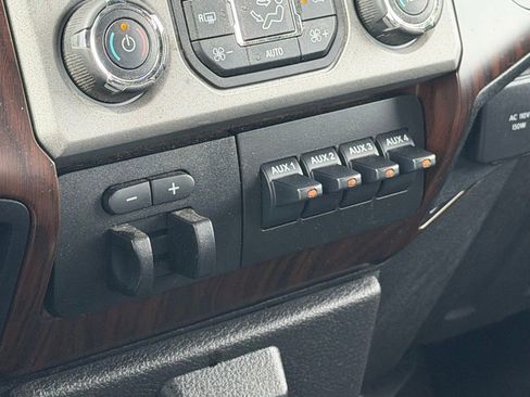 Used 2016 Ford F250 Lariat w/ Lariat Interior Package AWD/4WD image 28