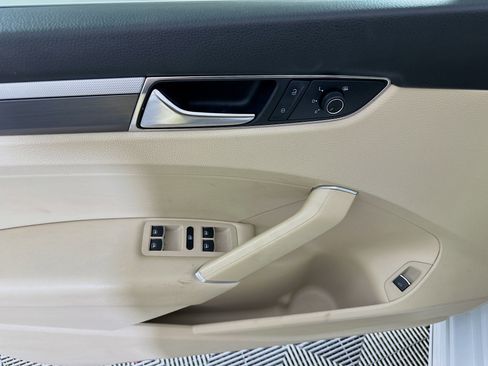 Used 2017 Volkswagen Passat 1.8T R-Line image 15