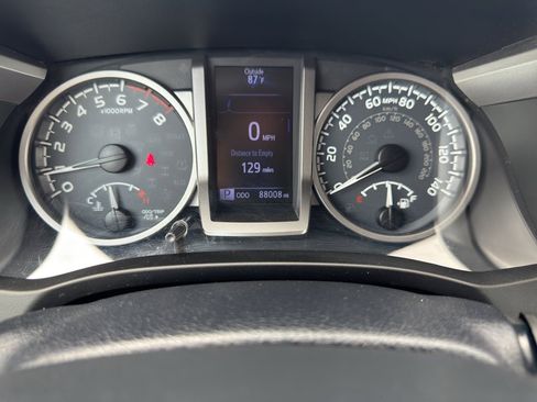 Used 2019 Toyota Tacoma SR5 AWD/4WD image 19