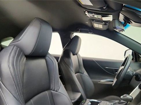 Used 2023 Toyota Venza Limited image 22