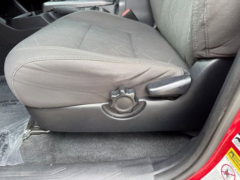 Used 2017 Toyota Tacoma TRD Sport AWD/4WD image 7