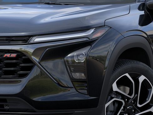 New 2026 Chevrolet Trax RS w/ Sunroof Package FWD image 12